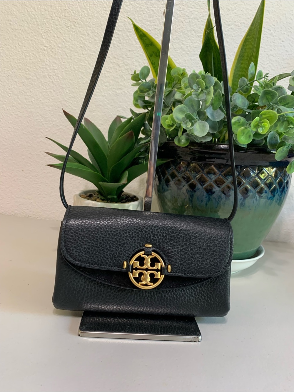 💕👜 Tory Burch Black Leather Crossbody Bag with Gold Logo